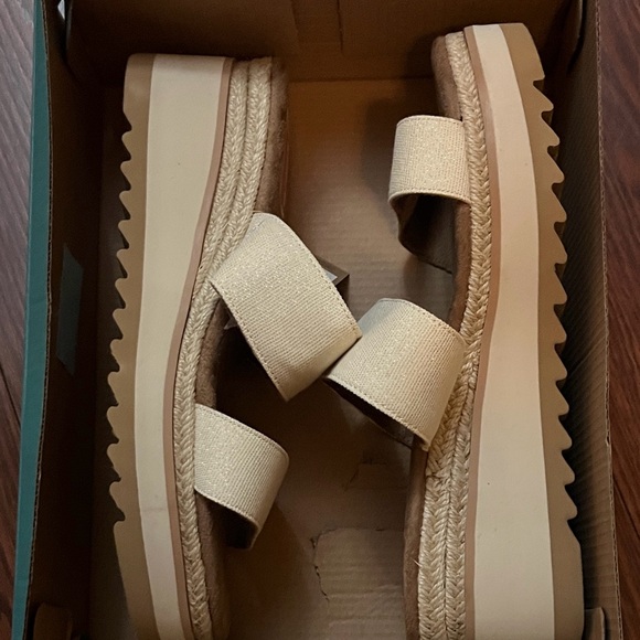 Toms Shoes - Toms Cream Platform Sandals
